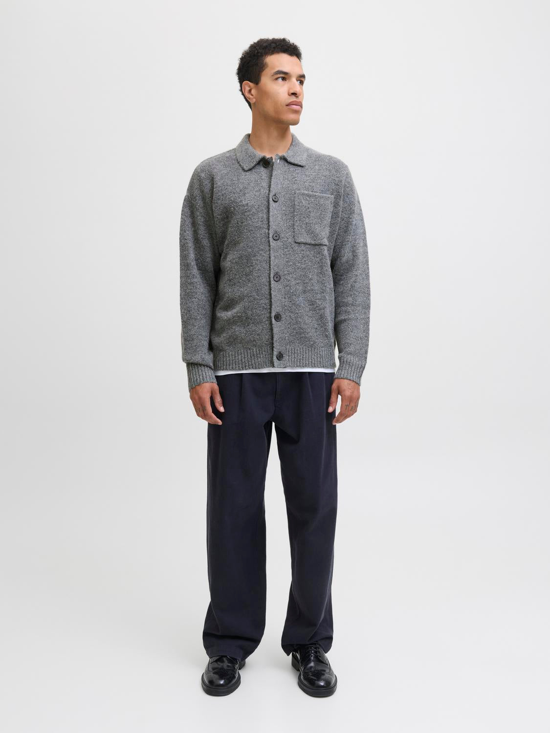 model_shot-front_full